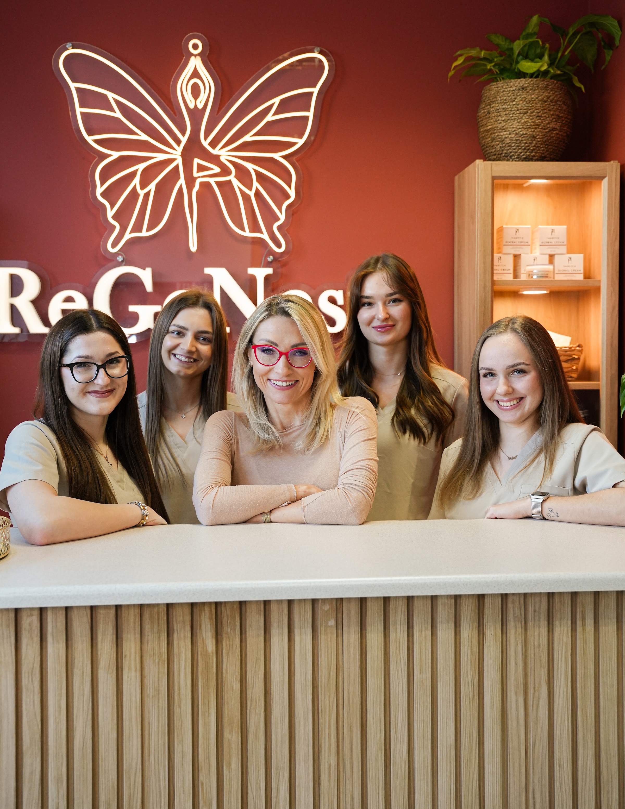 Zespół ReGeNesis przy recepcji salonu
